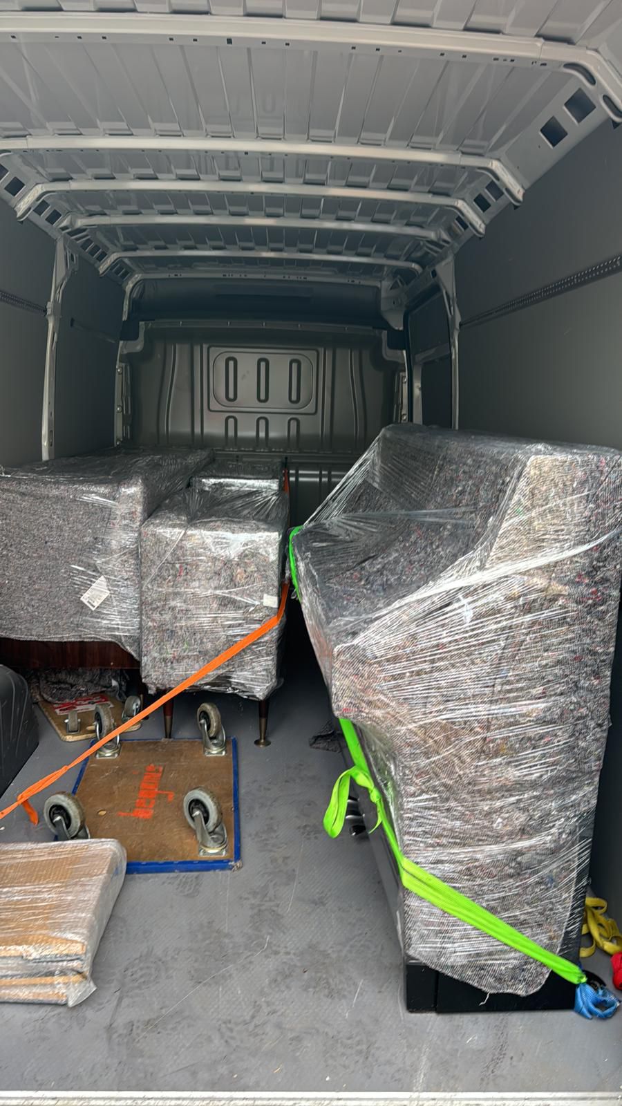 Sicher verpackte M&ouml;bel im Umzugstransporter